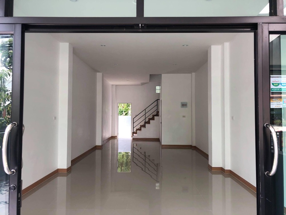 ขายอาคารพาณิชย์ระยอง : ประกาศขายทาวน์โฮม 3 ชั้น ทำเลทองรับอนาคตในระยอง เหลือ 1 ยูนิตสุดท้าย