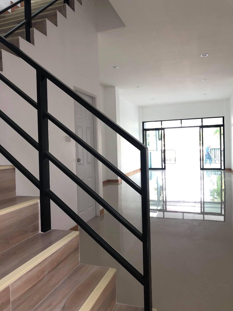 ขายอาคารพาณิชย์ระยอง : ประกาศขายทาวน์โฮม 3 ชั้น ทำเลทองรับอนาคตในระยอง เหลือ 1 ยูนิตสุดท้าย