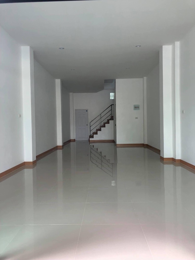 ขายอาคารพาณิชย์ระยอง : ประกาศขายทาวน์โฮม 3 ชั้น ทำเลทองรับอนาคตในระยอง เหลือ 1 ยูนิตสุดท้าย