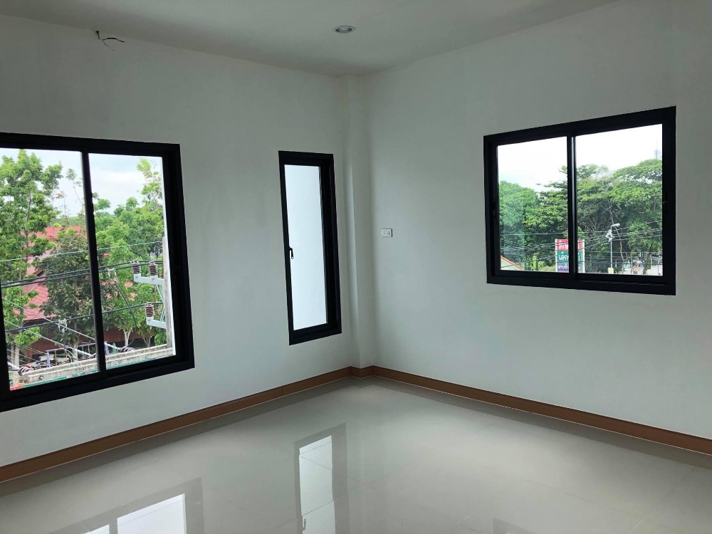 ขายอาคารพาณิชย์ระยอง : ประกาศขายทาวน์โฮม 3 ชั้น ทำเลทองรับอนาคตในระยอง เหลือ 1 ยูนิตสุดท้าย