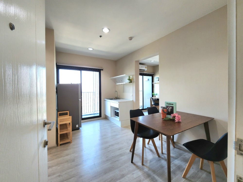 For RentCondoNonthaburi, Bang Yai, Bangbuathong : Status as shown in the cover photo**Room available, very beautifully decorated, beautiful view** For rent, Plum Condo Central Station Phase 2, new condition, if you want to stay, talk to us. *There is a washing machine JSN112.12