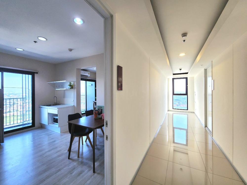 For RentCondoNonthaburi, Bang Yai, Bangbuathong : Status as shown in the cover photo**Room available, very beautifully decorated, beautiful view** For rent, Plum Condo Central Station Phase 2, new condition, if you want to stay, talk to us. *There is a washing machine JSN112.12