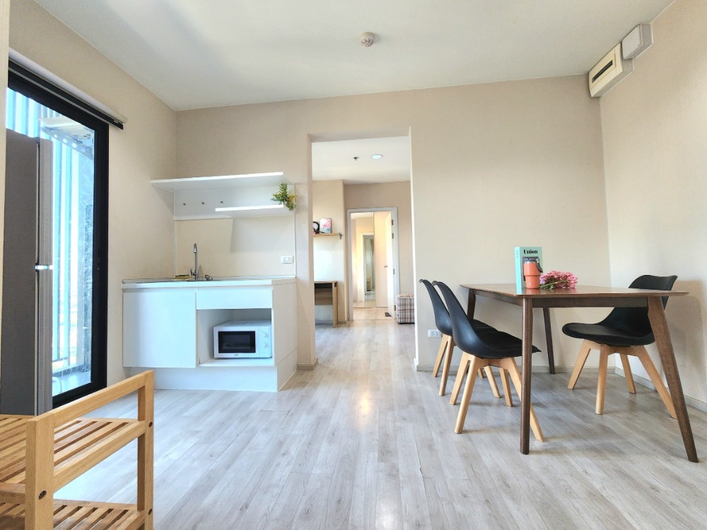 For RentCondoNonthaburi, Bang Yai, Bangbuathong : Status as shown in the cover photo**Room available, very beautifully decorated, beautiful view** For rent, Plum Condo Central Station Phase 2, new condition, if you want to stay, talk to us. *There is a washing machine JSN112.12
