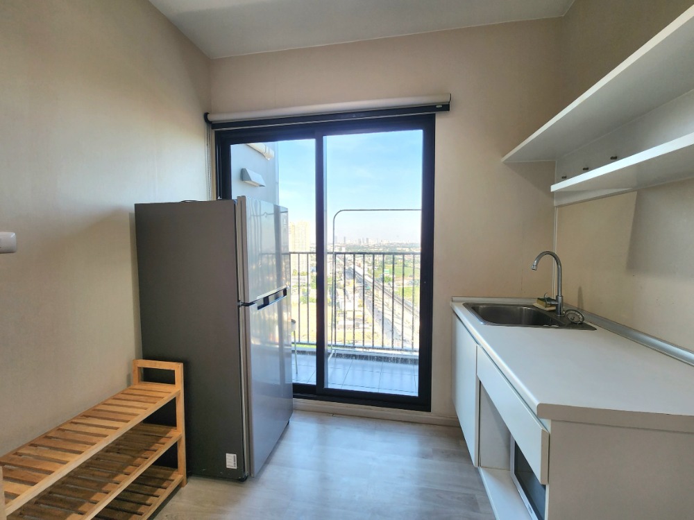 For RentCondoNonthaburi, Bang Yai, Bangbuathong : Status as shown in the cover photo**Room available, very beautifully decorated, beautiful view** For rent, Plum Condo Central Station Phase 2, new condition, if you want to stay, talk to us. *There is a washing machine JSN112.12