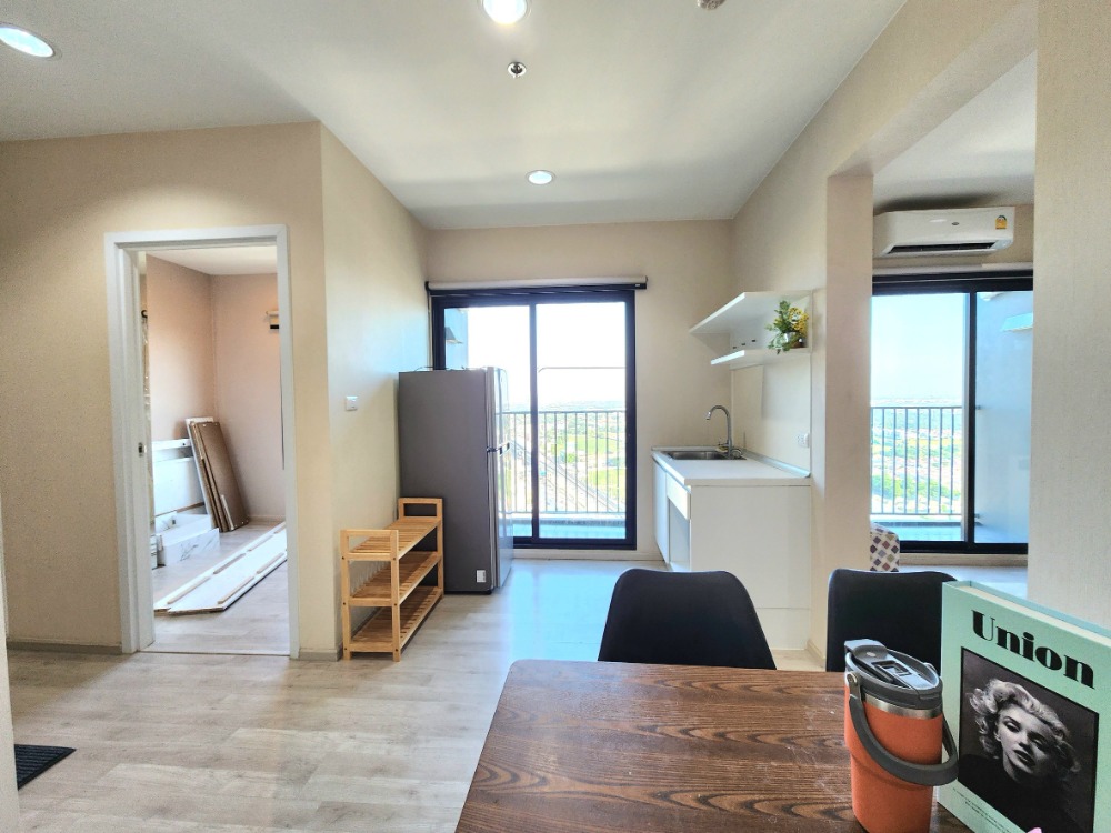 For RentCondoNonthaburi, Bang Yai, Bangbuathong : Status as shown in the cover photo**Room available, very beautifully decorated, beautiful view** For rent, Plum Condo Central Station Phase 2, new condition, if you want to stay, talk to us. *There is a washing machine JSN112.12
