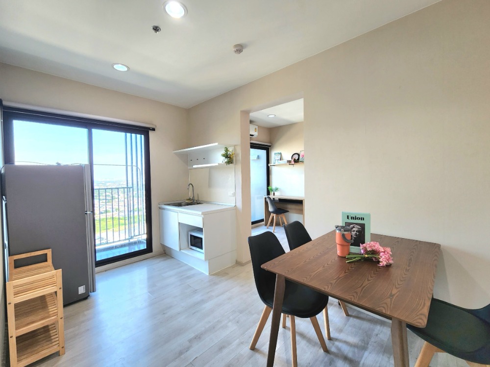 For RentCondoNonthaburi, Bang Yai, Bangbuathong : Status as shown in the cover photo**Room available, very beautifully decorated, beautiful view** For rent, Plum Condo Central Station Phase 2, new condition, if you want to stay, talk to us. *There is a washing machine JSN112.12