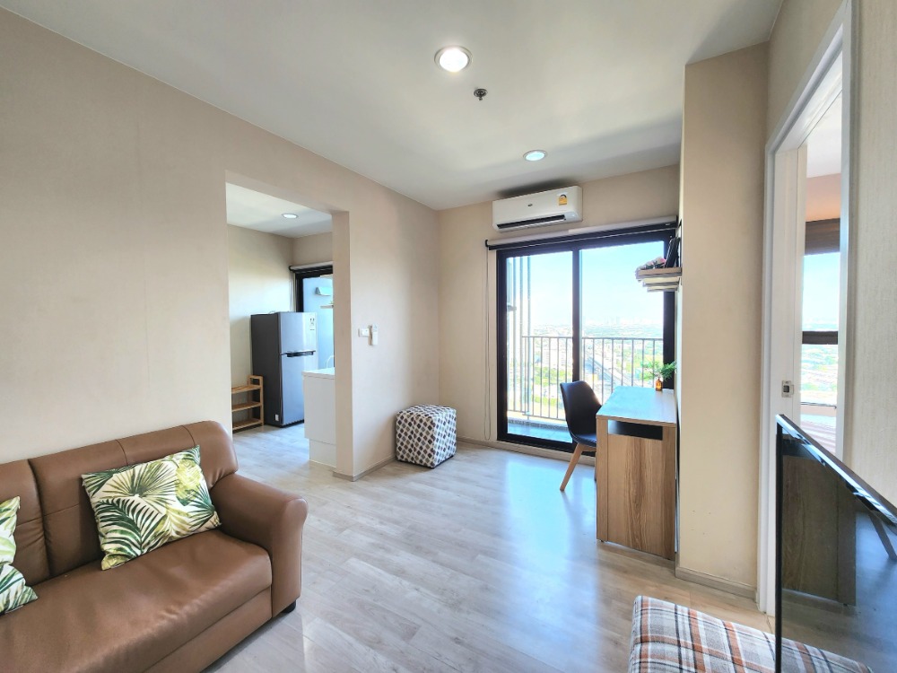 For RentCondoNonthaburi, Bang Yai, Bangbuathong : Status as shown in the cover photo**Room available, very beautifully decorated, beautiful view** For rent, Plum Condo Central Station Phase 2, new condition, if you want to stay, talk to us. *There is a washing machine JSN112.12
