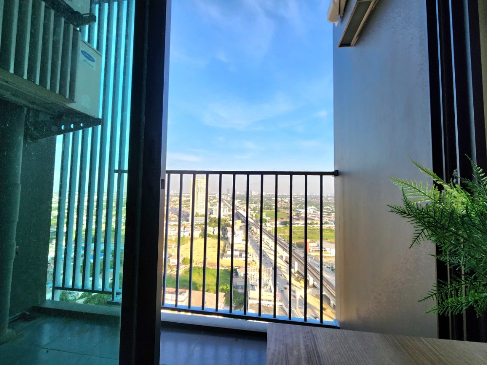 For RentCondoNonthaburi, Bang Yai, Bangbuathong : Status as shown in the cover photo**Room available, very beautifully decorated, beautiful view** For rent, Plum Condo Central Station Phase 2, new condition, if you want to stay, talk to us. *There is a washing machine JSN112.12
