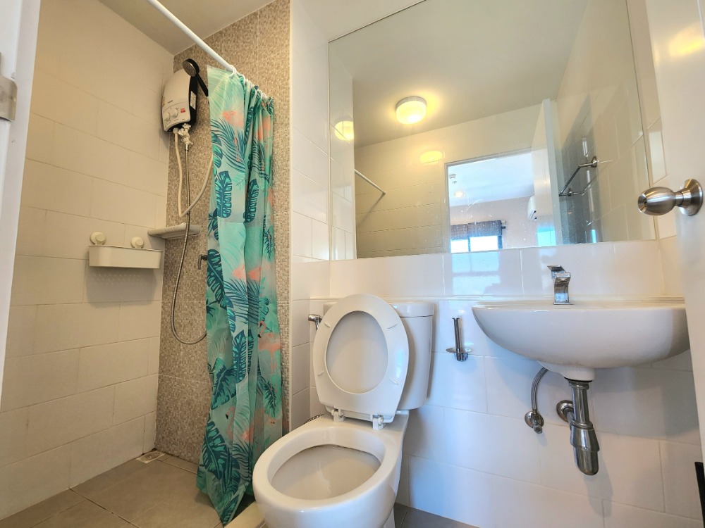 For RentCondoNonthaburi, Bang Yai, Bangbuathong : Status as shown in the cover photo**Room available, very beautifully decorated, beautiful view** For rent, Plum Condo Central Station Phase 2, new condition, if you want to stay, talk to us. *There is a washing machine JSN112.12