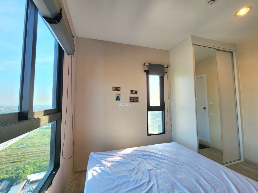 For RentCondoNonthaburi, Bang Yai, Bangbuathong : Status as shown in the cover photo**Room available, very beautifully decorated, beautiful view** For rent, Plum Condo Central Station Phase 2, new condition, if you want to stay, talk to us. *There is a washing machine JSN112.12