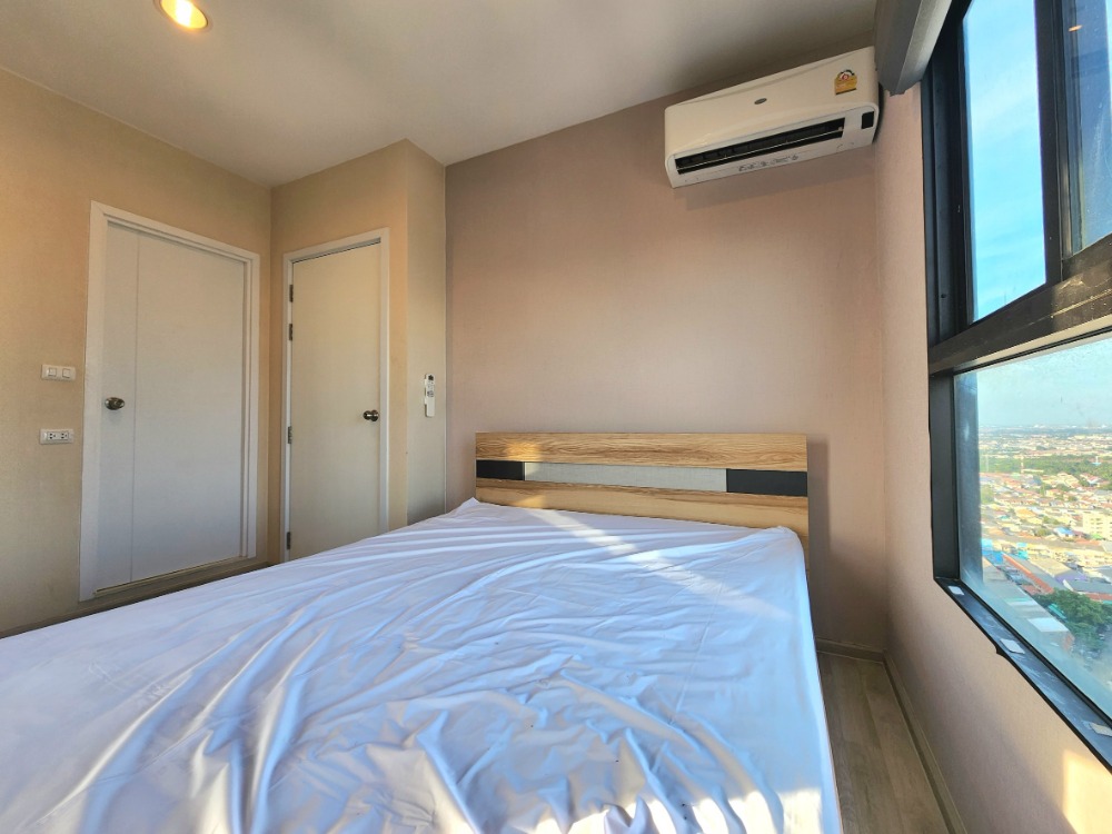 For RentCondoNonthaburi, Bang Yai, Bangbuathong : Status as shown in the cover photo**Room available, very beautifully decorated, beautiful view** For rent, Plum Condo Central Station Phase 2, new condition, if you want to stay, talk to us. *There is a washing machine JSN112.12