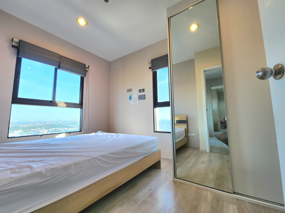 For RentCondoNonthaburi, Bang Yai, Bangbuathong : Status as shown in the cover photo**Room available, very beautifully decorated, beautiful view** For rent, Plum Condo Central Station Phase 2, new condition, if you want to stay, talk to us. *There is a washing machine JSN112.12