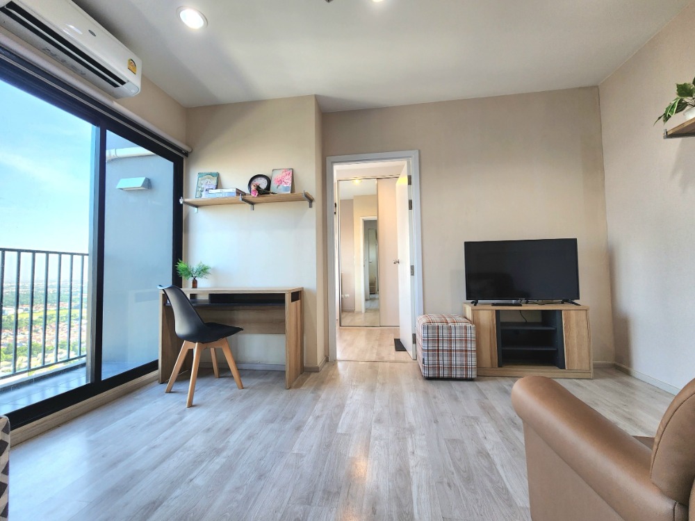 For RentCondoNonthaburi, Bang Yai, Bangbuathong : Status as shown in the cover photo**Room available, very beautifully decorated, beautiful view** For rent, Plum Condo Central Station Phase 2, new condition, if you want to stay, talk to us. *There is a washing machine JSN112.12