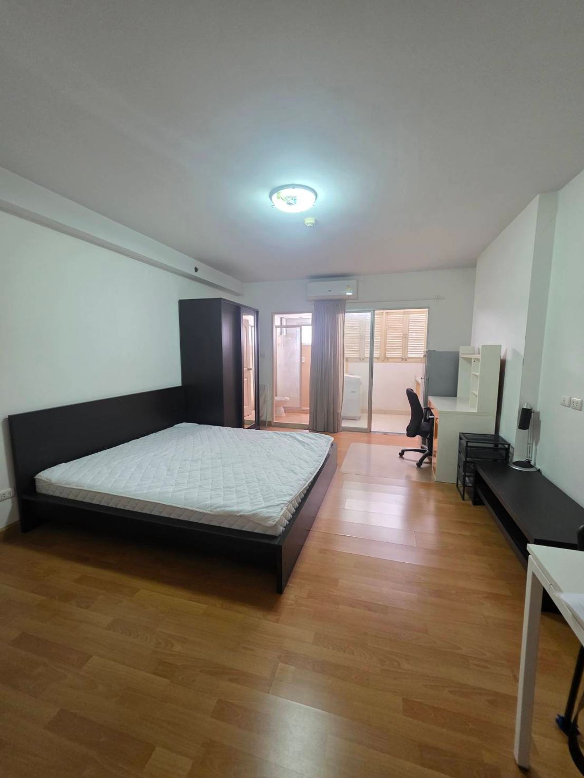 For RentCondoOnnut, Udomsuk : condo is on Sukhumvit Road, near BTS Udomsuk, only 250 meters near the fresh market