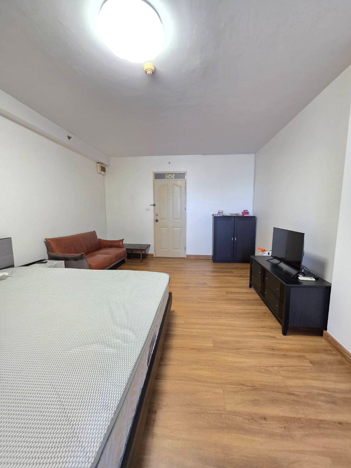 For RentCondoOnnut, Udomsuk : condo is on Sukhumvit Road, near BTS Udomsuk, only 250 meters near the fresh market