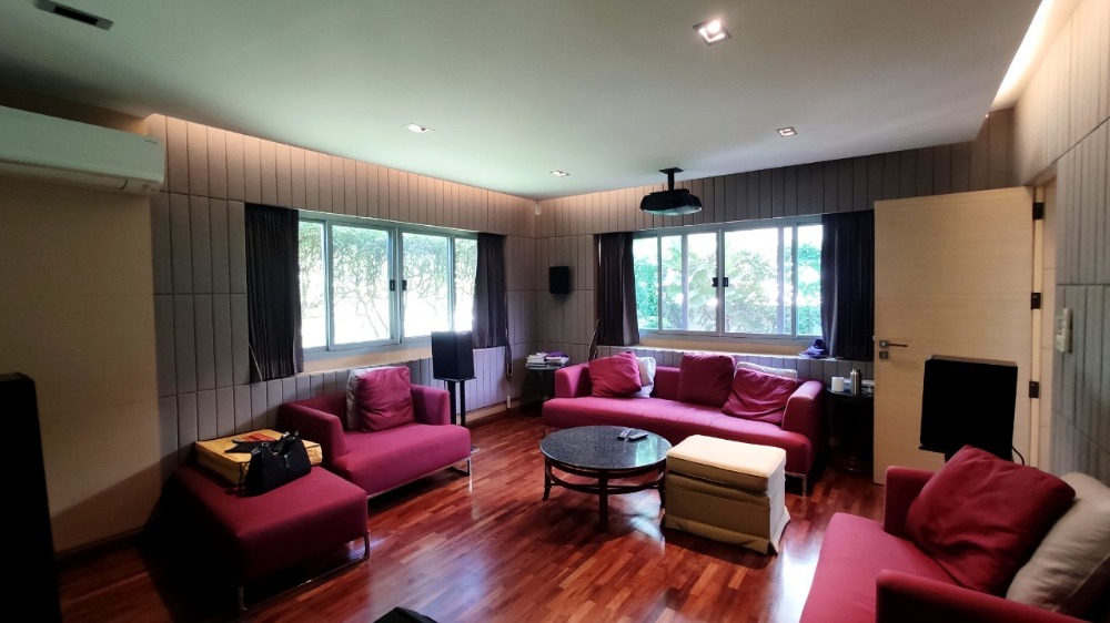 ขายบ้านพุทธมณฑล ศาลายา : ขาย บ้านเดี่ยว 2 ชั้น 216 ตารางวา หมู่บ้าน กฤษดานคร 18 ติดถนนพุทธมณฑลสาย 3 แขวงศาลาธรรมสพน์ เขตทวีวัฒนา กรุงเทพมหานคร