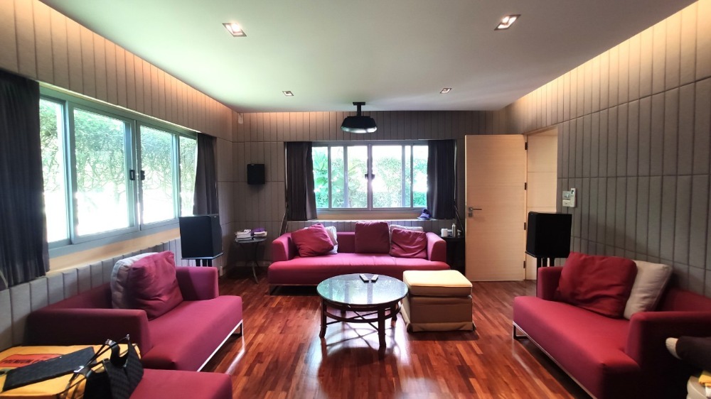 ขายบ้านพุทธมณฑล ศาลายา : ขาย บ้านเดี่ยว 2 ชั้น 216 ตารางวา หมู่บ้าน กฤษดานคร 18 ติดถนนพุทธมณฑลสาย 3 แขวงศาลาธรรมสพน์ เขตทวีวัฒนา กรุงเทพมหานคร