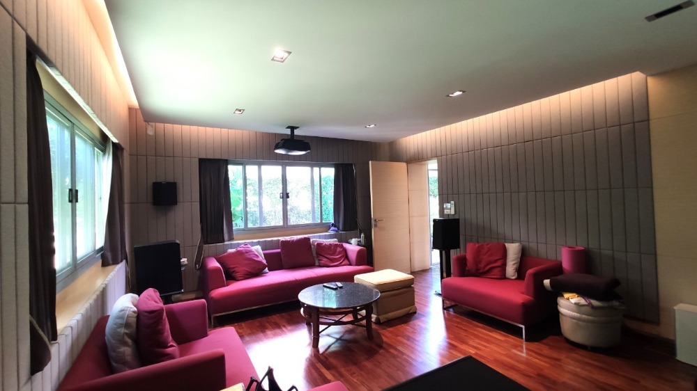 ขายบ้านพุทธมณฑล ศาลายา : ขาย บ้านเดี่ยว 2 ชั้น 216 ตารางวา หมู่บ้าน กฤษดานคร 18 ติดถนนพุทธมณฑลสาย 3 แขวงศาลาธรรมสพน์ เขตทวีวัฒนา กรุงเทพมหานคร