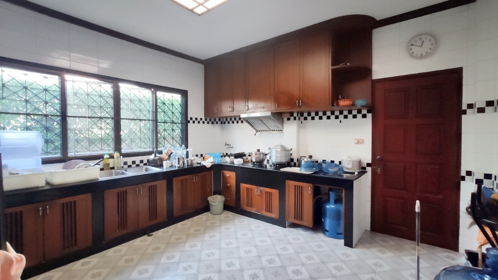 ขายบ้านพุทธมณฑล ศาลายา : ขาย บ้านเดี่ยว 2 ชั้น 216 ตารางวา หมู่บ้าน กฤษดานคร 18 ติดถนนพุทธมณฑลสาย 3 แขวงศาลาธรรมสพน์ เขตทวีวัฒนา กรุงเทพมหานคร