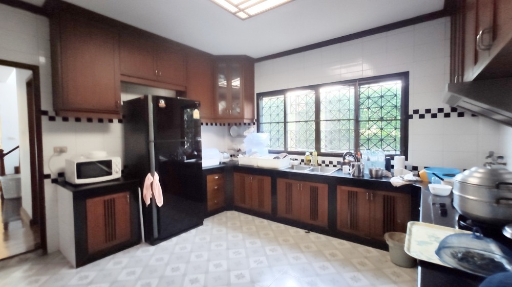 ขายบ้านพุทธมณฑล ศาลายา : ขาย บ้านเดี่ยว 2 ชั้น 216 ตารางวา หมู่บ้าน กฤษดานคร 18 ติดถนนพุทธมณฑลสาย 3 แขวงศาลาธรรมสพน์ เขตทวีวัฒนา กรุงเทพมหานคร