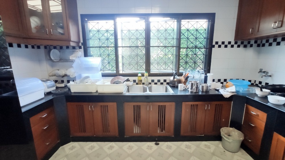 ขายบ้านพุทธมณฑล ศาลายา : ขาย บ้านเดี่ยว 2 ชั้น 216 ตารางวา หมู่บ้าน กฤษดานคร 18 ติดถนนพุทธมณฑลสาย 3 แขวงศาลาธรรมสพน์ เขตทวีวัฒนา กรุงเทพมหานคร