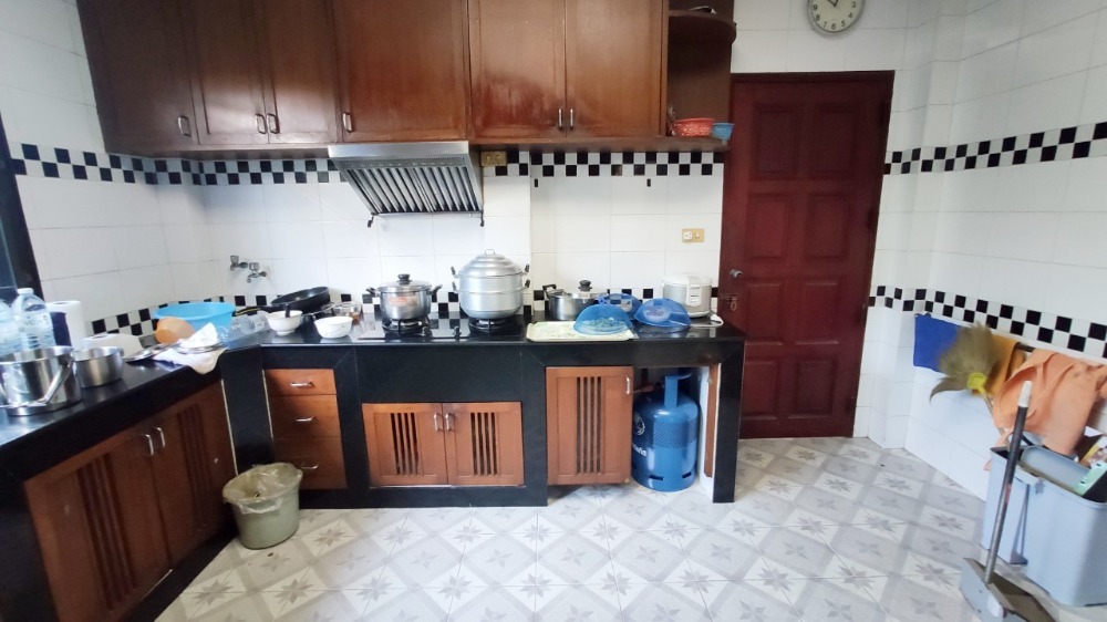 ขายบ้านพุทธมณฑล ศาลายา : ขาย บ้านเดี่ยว 2 ชั้น 216 ตารางวา หมู่บ้าน กฤษดานคร 18 ติดถนนพุทธมณฑลสาย 3 แขวงศาลาธรรมสพน์ เขตทวีวัฒนา กรุงเทพมหานคร