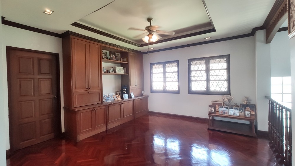 ขายบ้านพุทธมณฑล ศาลายา : ขาย บ้านเดี่ยว 2 ชั้น 216 ตารางวา หมู่บ้าน กฤษดานคร 18 ติดถนนพุทธมณฑลสาย 3 แขวงศาลาธรรมสพน์ เขตทวีวัฒนา กรุงเทพมหานคร