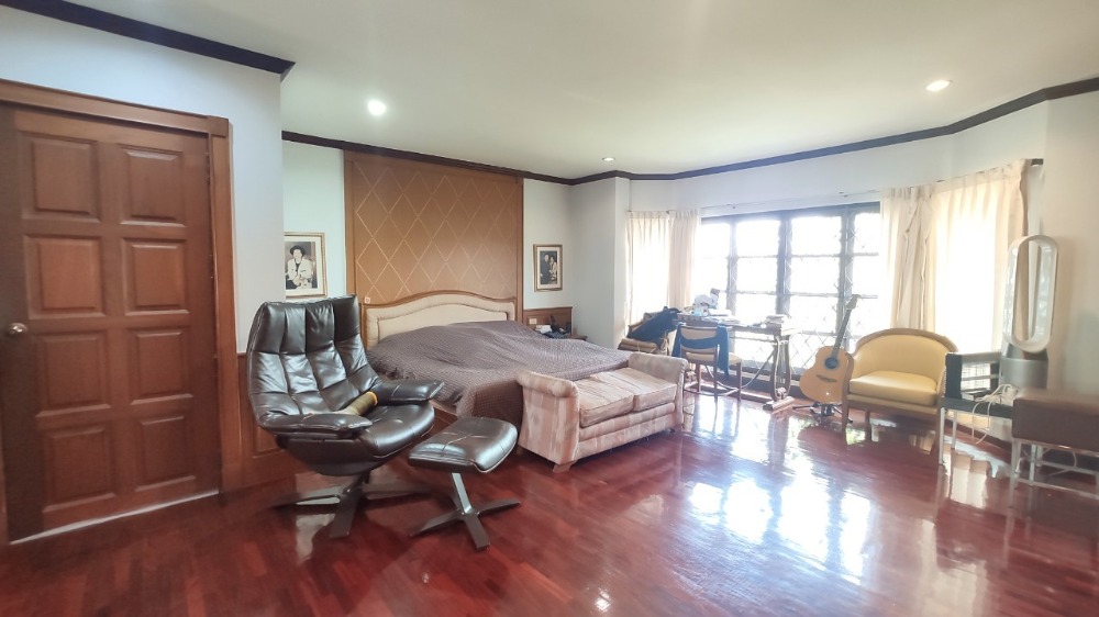 ขายบ้านพุทธมณฑล ศาลายา : ขาย บ้านเดี่ยว 2 ชั้น 216 ตารางวา หมู่บ้าน กฤษดานคร 18 ติดถนนพุทธมณฑลสาย 3 แขวงศาลาธรรมสพน์ เขตทวีวัฒนา กรุงเทพมหานคร