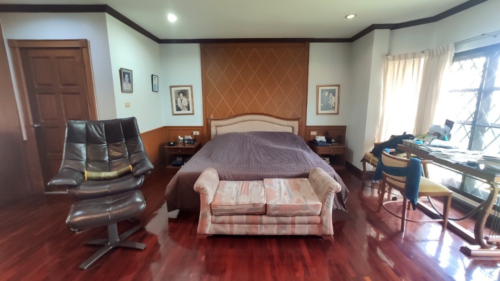 ขายบ้านพุทธมณฑล ศาลายา : ขาย บ้านเดี่ยว 2 ชั้น 216 ตารางวา หมู่บ้าน กฤษดานคร 18 ติดถนนพุทธมณฑลสาย 3 แขวงศาลาธรรมสพน์ เขตทวีวัฒนา กรุงเทพมหานคร