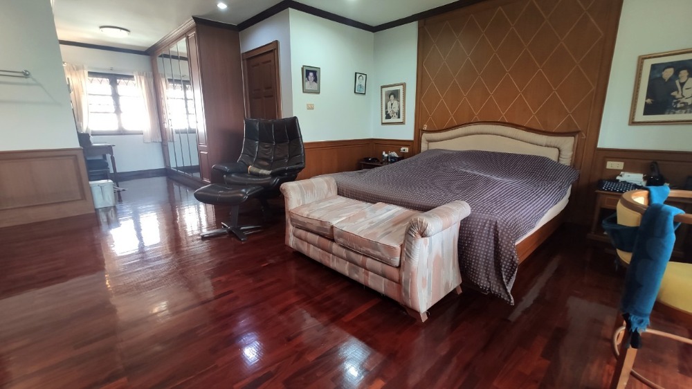 ขายบ้านพุทธมณฑล ศาลายา : ขาย บ้านเดี่ยว 2 ชั้น 216 ตารางวา หมู่บ้าน กฤษดานคร 18 ติดถนนพุทธมณฑลสาย 3 แขวงศาลาธรรมสพน์ เขตทวีวัฒนา กรุงเทพมหานคร