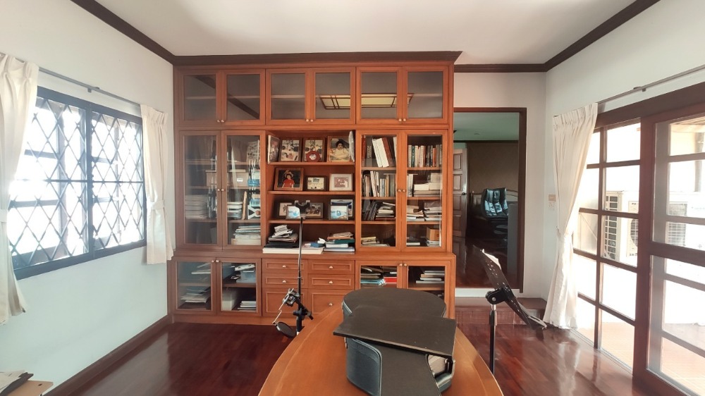 ขายบ้านพุทธมณฑล ศาลายา : ขาย บ้านเดี่ยว 2 ชั้น 216 ตารางวา หมู่บ้าน กฤษดานคร 18 ติดถนนพุทธมณฑลสาย 3 แขวงศาลาธรรมสพน์ เขตทวีวัฒนา กรุงเทพมหานคร