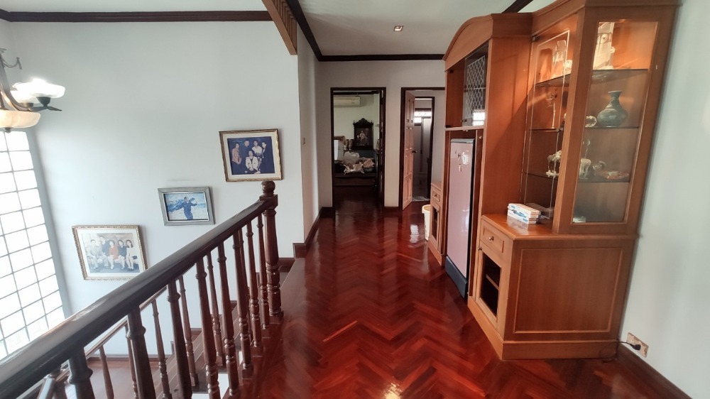 ขายบ้านพุทธมณฑล ศาลายา : ขาย บ้านเดี่ยว 2 ชั้น 216 ตารางวา หมู่บ้าน กฤษดานคร 18 ติดถนนพุทธมณฑลสาย 3 แขวงศาลาธรรมสพน์ เขตทวีวัฒนา กรุงเทพมหานคร