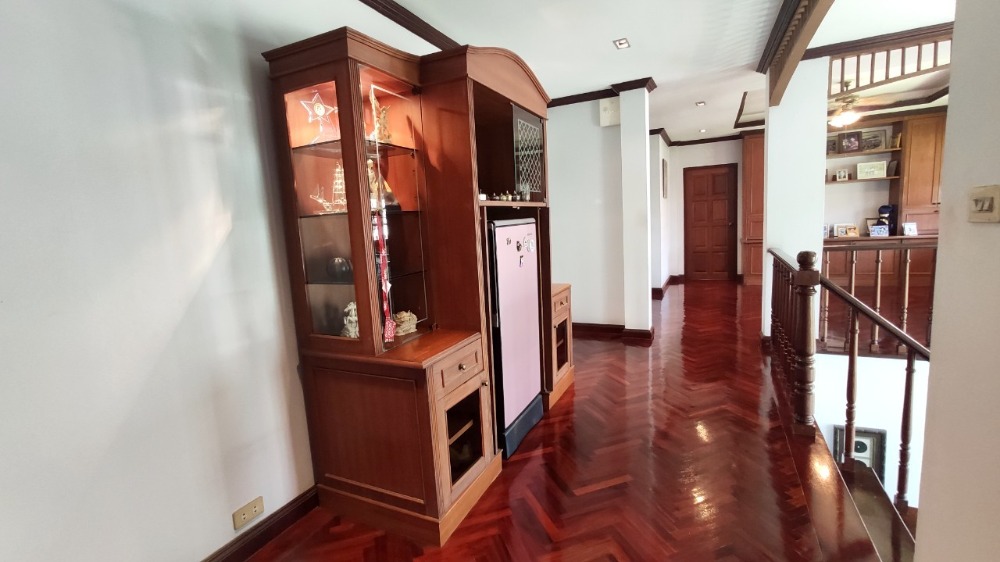 ขายบ้านพุทธมณฑล ศาลายา : ขาย บ้านเดี่ยว 2 ชั้น 216 ตารางวา หมู่บ้าน กฤษดานคร 18 ติดถนนพุทธมณฑลสาย 3 แขวงศาลาธรรมสพน์ เขตทวีวัฒนา กรุงเทพมหานคร