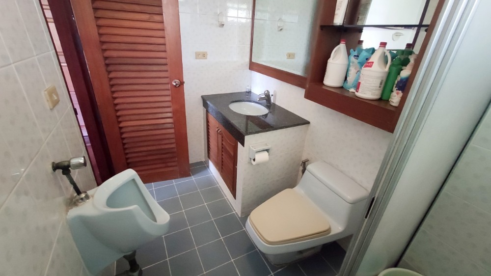 ขายบ้านพุทธมณฑล ศาลายา : ขาย บ้านเดี่ยว 2 ชั้น 216 ตารางวา หมู่บ้าน กฤษดานคร 18 ติดถนนพุทธมณฑลสาย 3 แขวงศาลาธรรมสพน์ เขตทวีวัฒนา กรุงเทพมหานคร