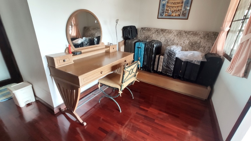 ขายบ้านพุทธมณฑล ศาลายา : ขาย บ้านเดี่ยว 2 ชั้น 216 ตารางวา หมู่บ้าน กฤษดานคร 18 ติดถนนพุทธมณฑลสาย 3 แขวงศาลาธรรมสพน์ เขตทวีวัฒนา กรุงเทพมหานคร