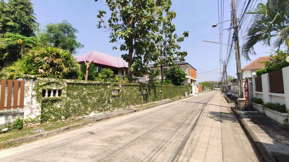 ขายบ้านพุทธมณฑล ศาลายา : ขาย บ้านเดี่ยว 2 ชั้น 216 ตารางวา หมู่บ้าน กฤษดานคร 18 ติดถนนพุทธมณฑลสาย 3 แขวงศาลาธรรมสพน์ เขตทวีวัฒนา กรุงเทพมหานคร