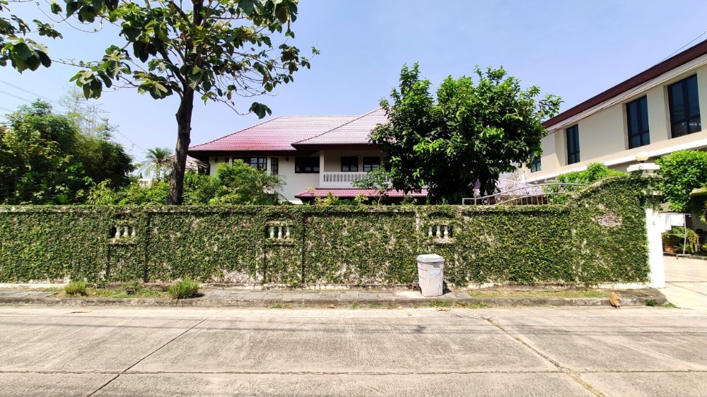 ขายบ้านพุทธมณฑล ศาลายา : ขาย บ้านเดี่ยว 2 ชั้น 216 ตารางวา หมู่บ้าน กฤษดานคร 18 ติดถนนพุทธมณฑลสาย 3 แขวงศาลาธรรมสพน์ เขตทวีวัฒนา กรุงเทพมหานคร