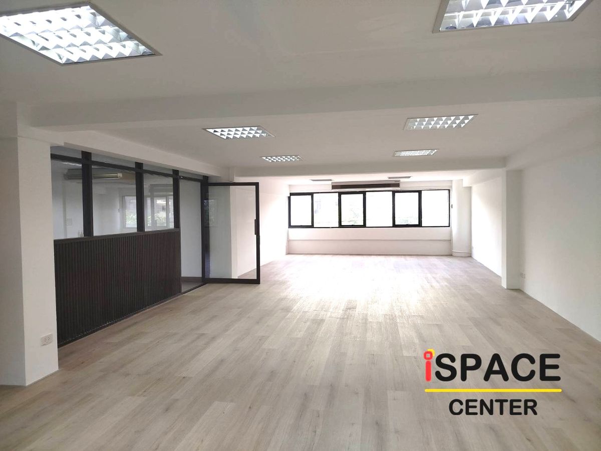 For RentOfficeWongwianyai, Charoennakor : ⛳️ FREE Office procurement service near BTS Krung Thon Buri and BTS Wong Wian Yai, approximately 300 meters, near ICON SIAM, with internal room partitions, no need to invest in decoration.