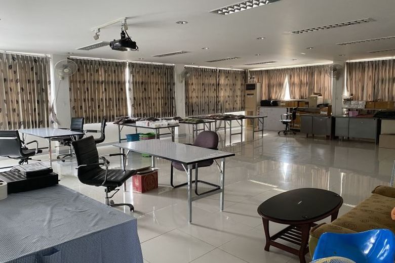 ขายที่ดินอยุธยา : ขายที่ดิน พร้อมอาคารสำนักงาน 3 ชั้น และ โกดังสินค้า 3 หลัง บนที่ดิน  9-3-81 ไร่  ต.บ้านเกาะ พระนครศรีอยุธยา  ขายรวม 115 ลบ.*