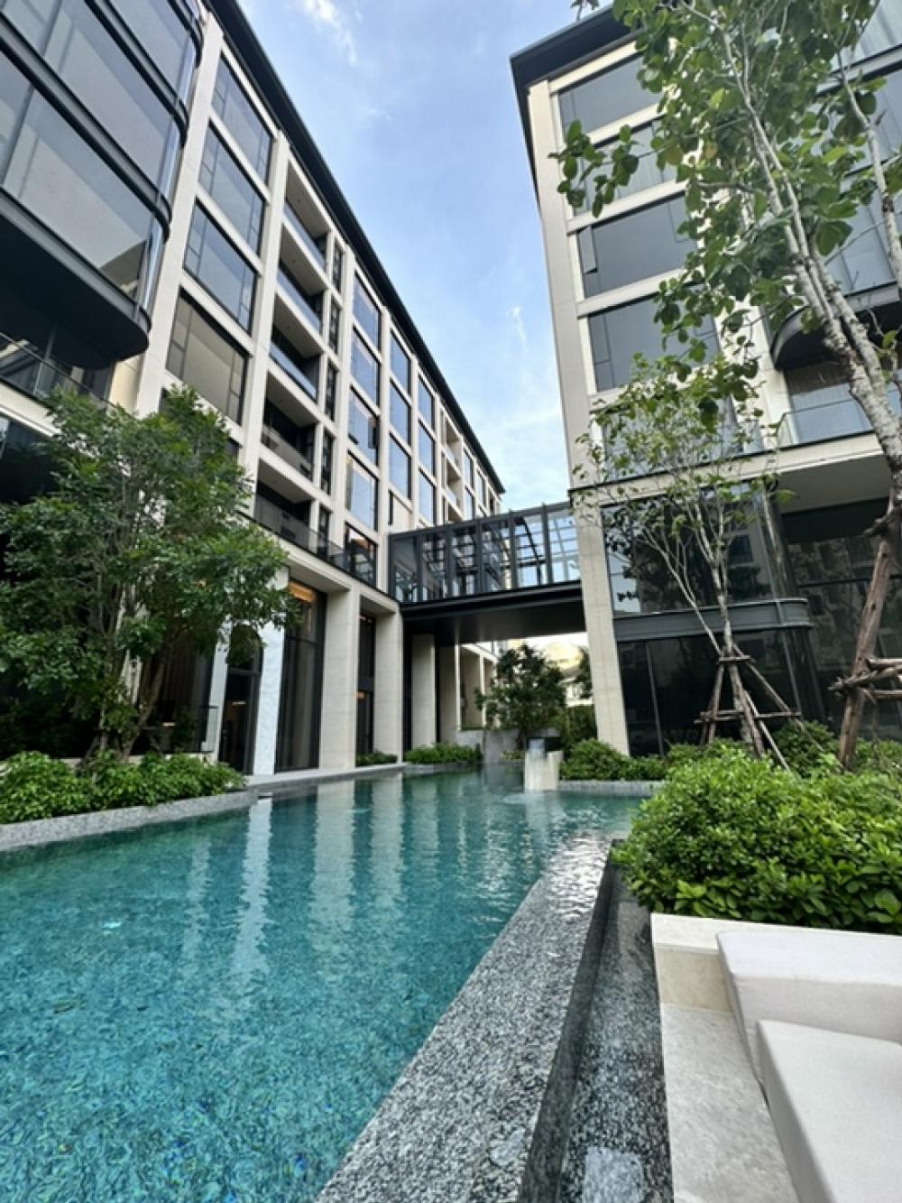 ให้เช่าคอนโดสุขุมวิท อโศก ทองหล่อ : ให้เช่าด่วน !! ราคาพิเศษ 55000 บ/ด คอนโดใจกลางเอกมัย ซอยสุขุมวิท61 ซอยสงบ มีความเป็นส่วนตัวสูง โครงการสามารถ ทะลุออกเอกมัย1 ได้ ห้อง 1 bed plus