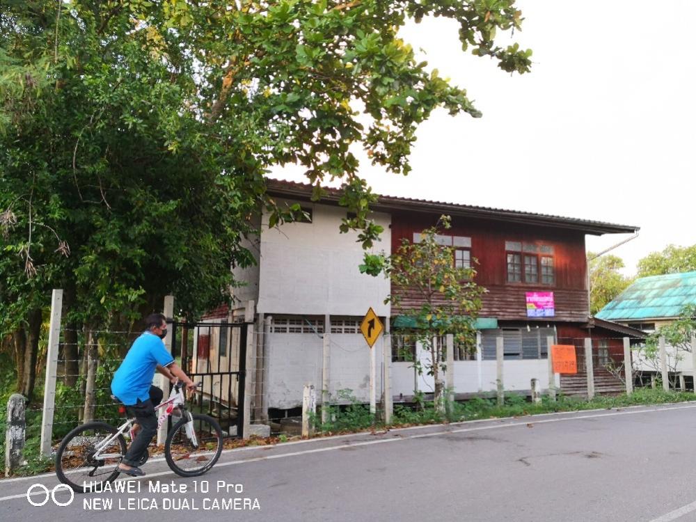 For SaleLandRathburana, Suksawat : 🎉 FOR Sale #Land for sale, good location, beautiful, next to Phet Hueng Road 28 Behind Phet Hueng 30, near the main road in Bang Krachao, 613 sq m, near #Bang Nam Phueng Floating Market. Lets ride a bicycle. Bangkoks lungs It is a nature conservation fore