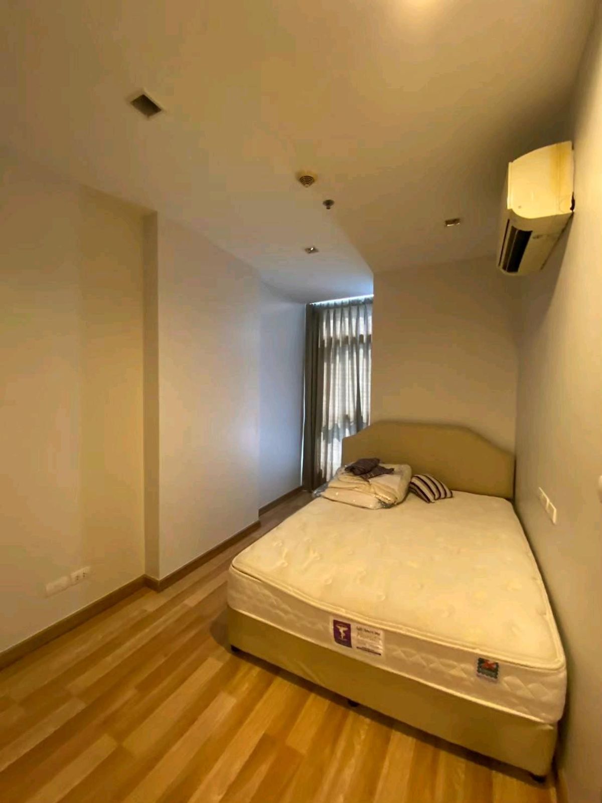 For RentCondoRatchathewi,Phayathai : Condo for rent,Ideo Verve Ratchaprarop, 1 bedroom, 1 bathroom, 36 sq m. Fully furnished, only 15,000 baht, contact ID Line: @Roomdd
