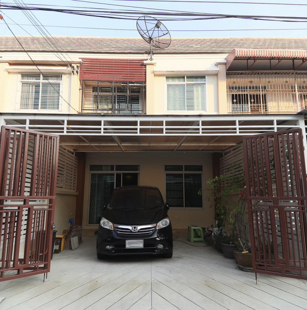 For SaleTownhomeThaphra, Talat Phlu, Wutthakat : Urgent sale, townhome, JSP Residence Kanlapaphruek Village, 22.8 sq m, good locations, ready to move in