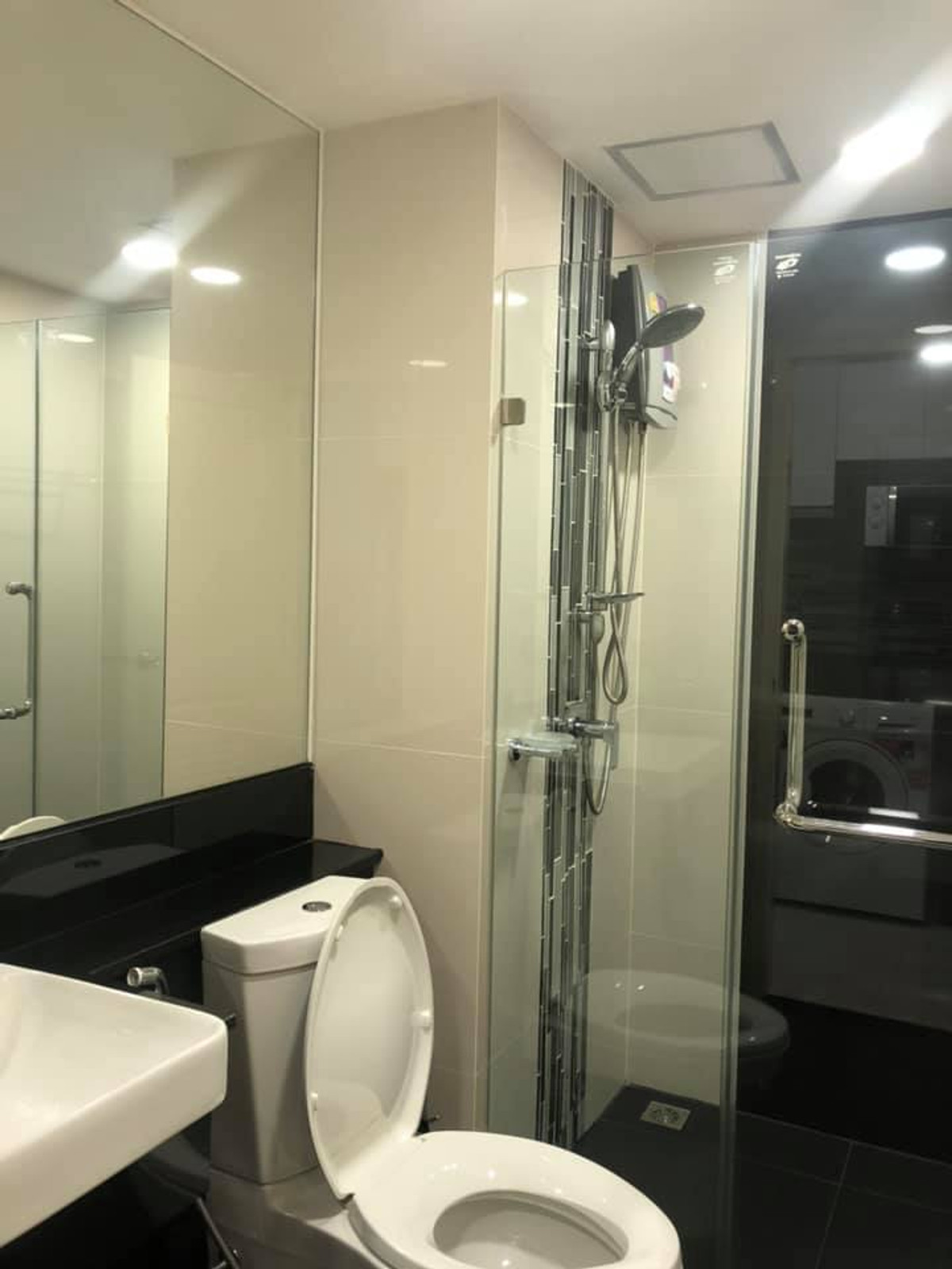 For RentCondoWongwianyai, Charoennakor : 1 bedroom for rent, fully furnished, with washing machine, 2 air conditioners, near BTS Krungthon Rent 1 Bedroom Fully Furnished !!