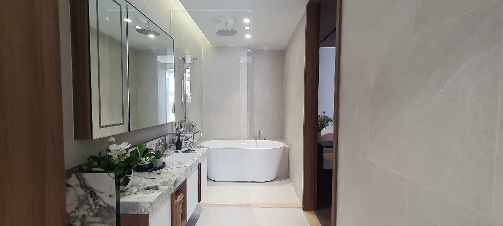 Sale DownCondoSilom, Saladaeng, Bangrak : (Owner post) Romm Convent, the most beautiful room plan, 48 sq m, with real view photos, taken from the actual land plot, south side, open view, Sathorn