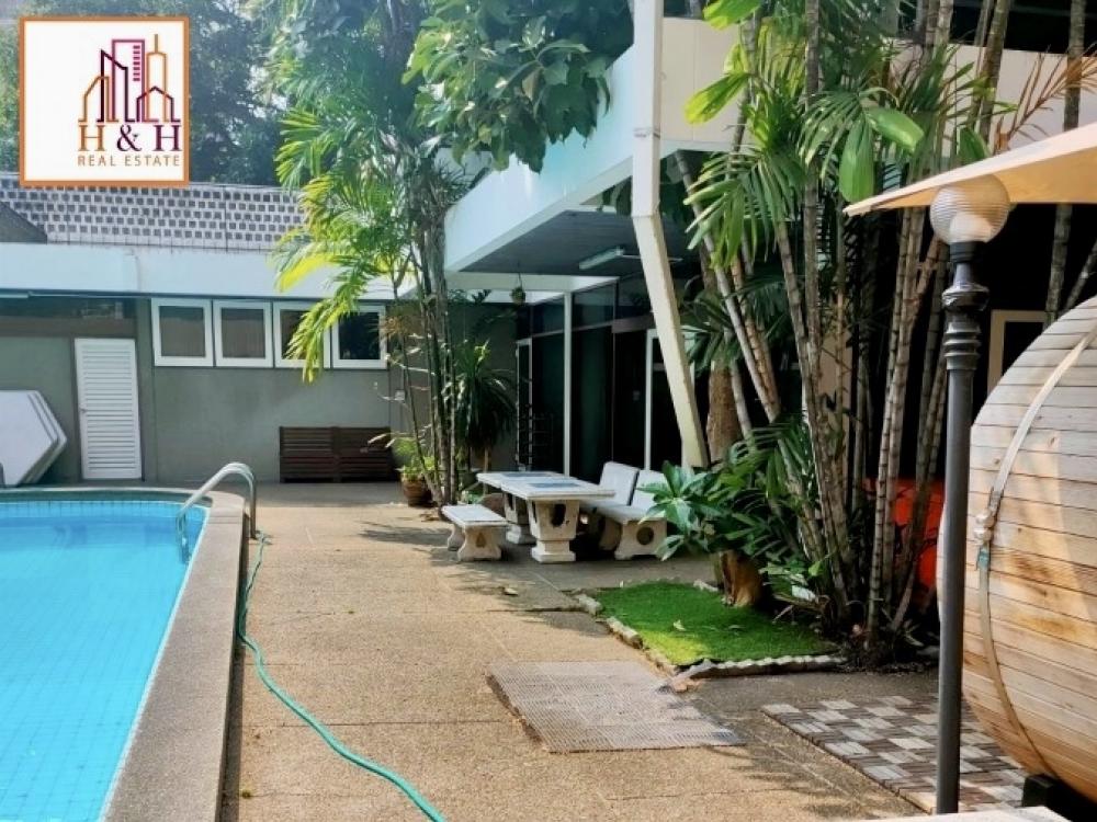For SaleLandSukhumvit, Asoke, Thonglor : Land for sale Sukhumvit 38 with house frame 850 meters to BTS Thonglor Sukhumvit