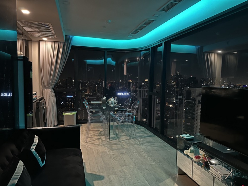 For RentCondoSukhumvit, Asoke, Thonglor : 2 Bedroom with “Spectacular View”, 40th floor without blocking view and Modern Luxury Fully Decorated.