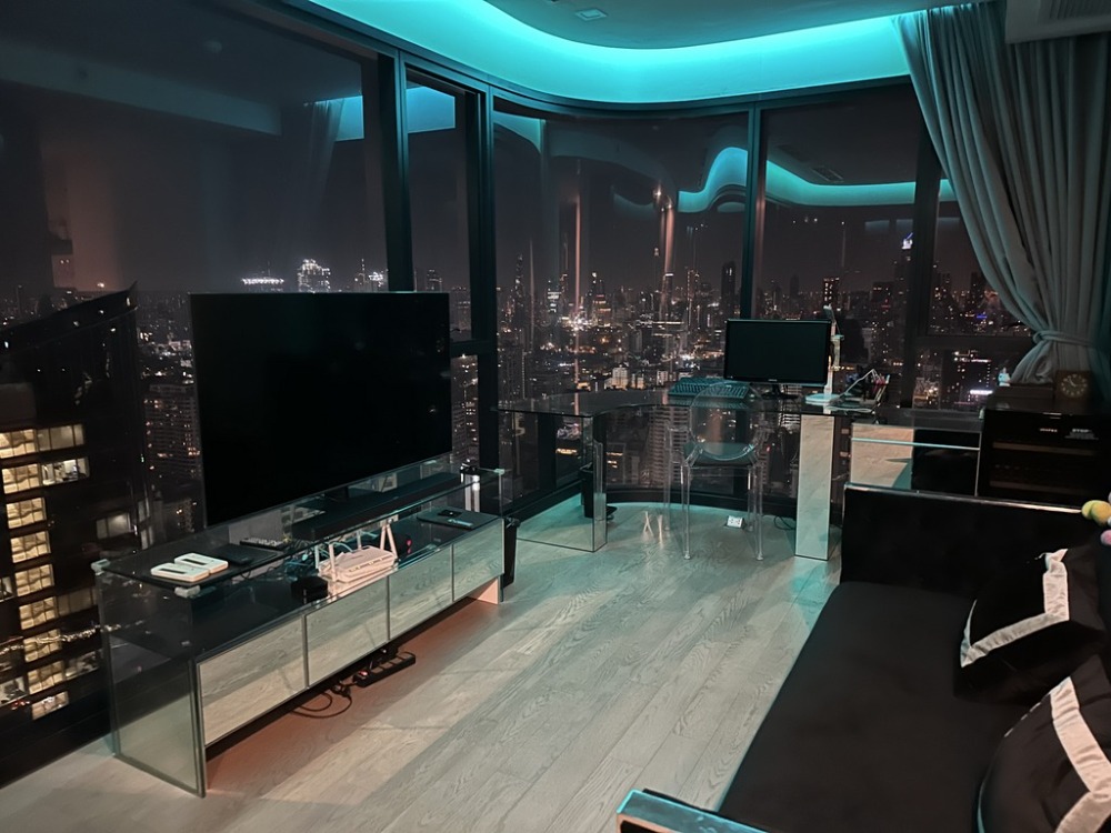 2 Bedroom with “Spectacular View”, 40th floor without blocking view and Modern Luxury Fully Decorated. Loading...