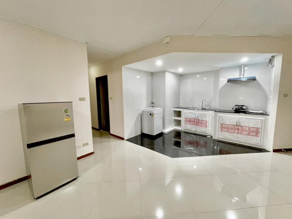 For RentCondoRama3 (Riverside),Satupadit : For rent, 3 bedrooms, 2 bathrooms, 1 kitchen, Chao Phraya River view, next to BRT, special price!