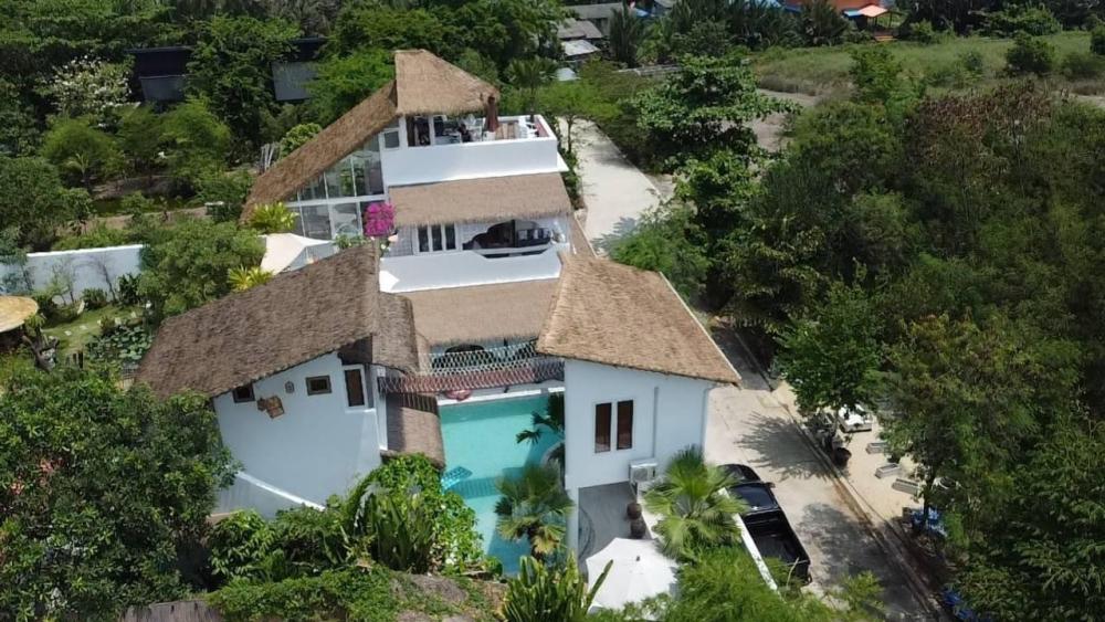 For RentRathburana, Suksawat : Rent #Balinese style house #Mediterranean @ Bang Krachao 6 bedrooms, 5 bathrooms (2 maid rooms + 1 bathroom + kitchen) 1 western kitchen, 1 kitchen, bar, 2 living rooms, bar, sauna, swimming pool, mineral water system, spa, waterfall, parking in House 3 c